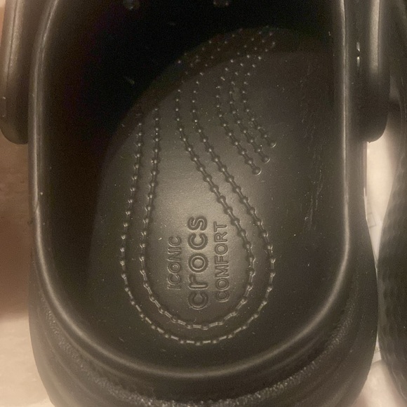 CROCS NWT Stomp Clogs Women Size 4 Men’s Size 2 Black - Picture 7 of 12